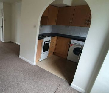 Semi-detached house to rent on - Photo 6