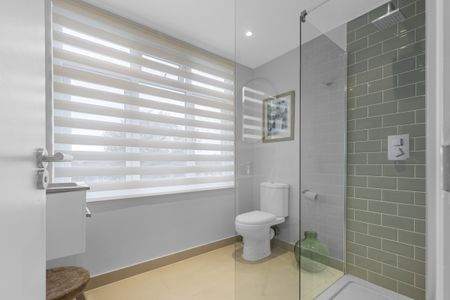 4 bedroom semi-detached house to rent - Photo 3