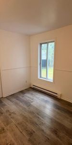 5 1/2 + sous-sol à louer - Photo 3