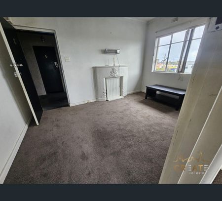 8/15 Omar Street, Maidstone, Vic 3012 - Photo 2