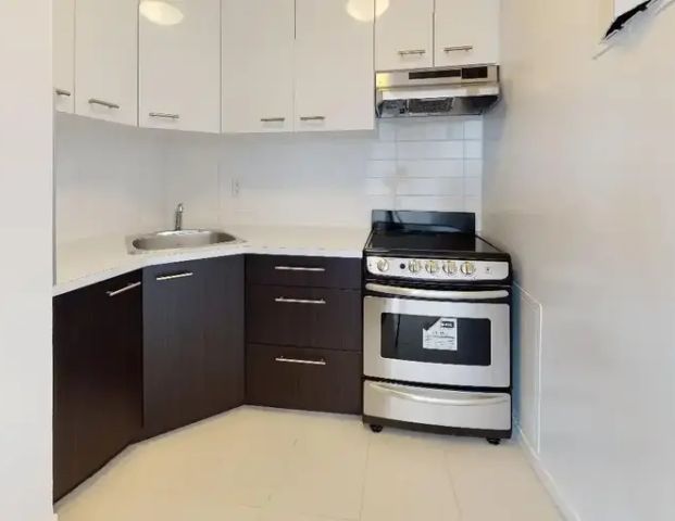 235 Sherbrooke | 235 Sherbrooke St W, Montreal - Photo 1