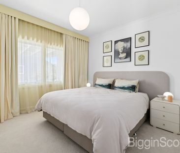 Double-Storey Luxury Living Near Lake Daylesford - Photo 5