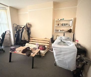 Room in a Shared House, Clarendon Park Road, LE2 - Photo 1