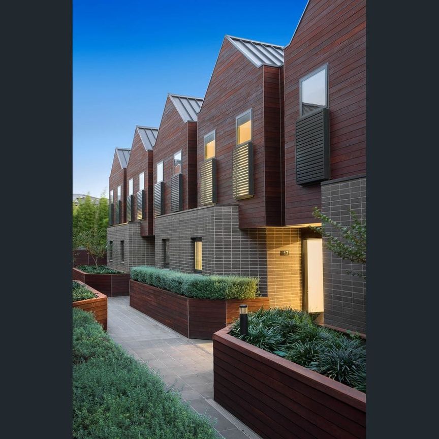 “Architecturally Designed Living in the Prestigious Harcourt Estate” - Photo 1