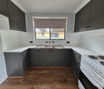 9 Robert Crescent - Photo 3