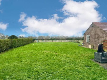 4 bedroom detached house to rent - Photo 5