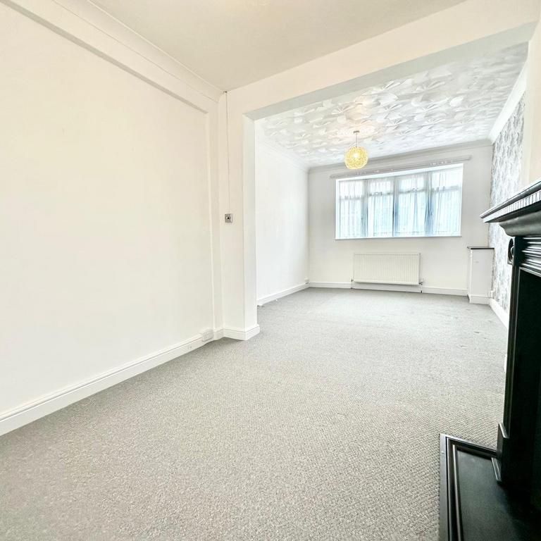 3 bedroom end of terrace house to rent - Photo 1