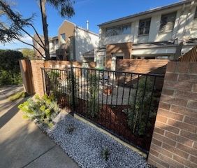 2/102 Eggleston Crescent, Chifley ACT 2606 - Townhouse For Rent | D... - Photo 1
