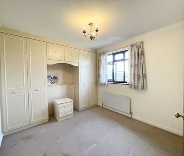 Thorntons Farm Avenue RM7 0TU, Romford - Photo 4