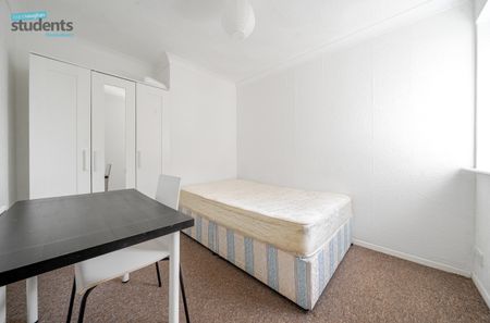 5 bedroom semi-detached house to rent - Photo 4