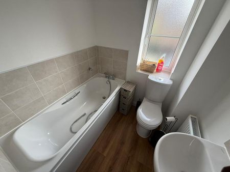 2 bedroom semi-detached house to rent - Photo 5