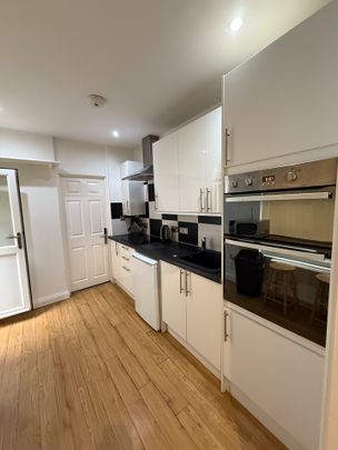 Bedsit, High Town Road, LU2 - Photo 1