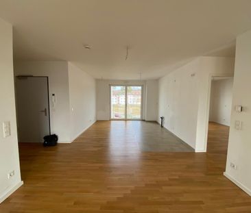 Einziehen & Wohlfühlen! Schöne 3-Zimmer-Wohnung mit Loggia in der Lincoln-Siedlung - Photo 2