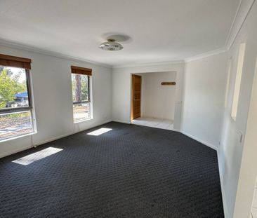 Modern Three Bedroom Home - Photo 4