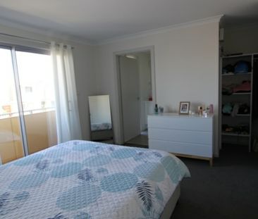 Fantastic 3 Bedroom Home - Photo 5