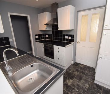 3 bedroom terraced house to rent - Photo 4