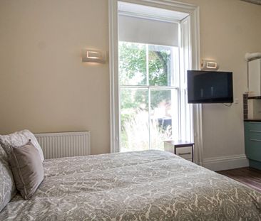 Apt 8, Clarendon House - Photo 4