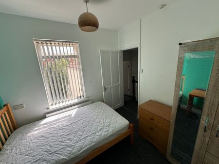 4 bedroom house, 3 en-suite rooms - Photo 4