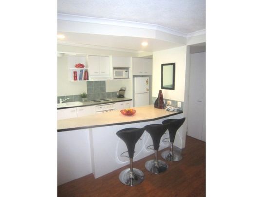 Centrally Located Two Bedroom Unit In Broadbeach! - Photo 1