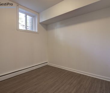 1370 Frontenac - Photo 2