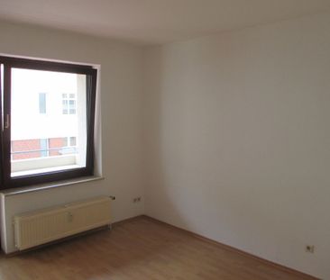 Tolle Wohnung mit Loggia und Einbauküche, Stellplatz möglich - Photo 4