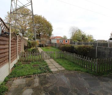 3 bedroom end of terrace house to rent - Photo 6