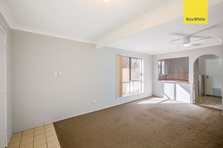 Spacious 2-Bedroom Townhouse in Prime Location - Photo 5