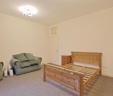 2 bedroom Flat to rent in The Vicarage, Byker, Newcastle upon Tyne - Photo 5