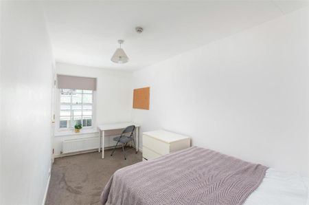 3 bedroom flat to rent - Photo 4