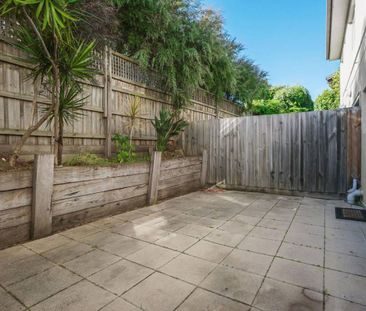 THREE BEDROOM | MINUTES TO BEACH | GREAT LOCATION - Photo 1