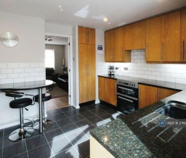 2 bedroom semi-detached house to rent - Photo 5