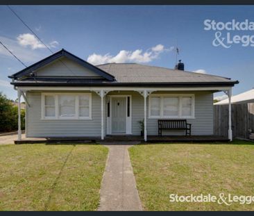 Stylish 2 Bed Home! - Photo 1