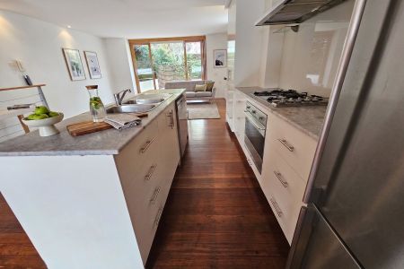 WAREHOUSE CONVERSION: LIGHT FILLED TERRACE - Photo 4