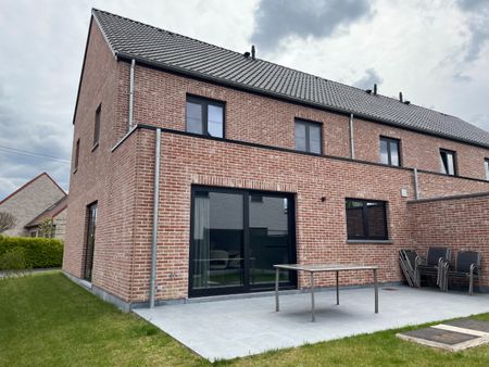 Drie slaapkamer EENGEZINSWONING met garage & tuin - Photo 4