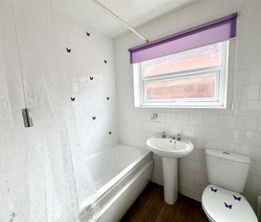 2 bedroom semi-detached bungalow to rent - Photo 3