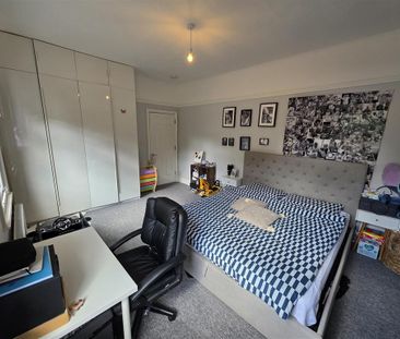 3 bedroom flat to rent - Photo 2