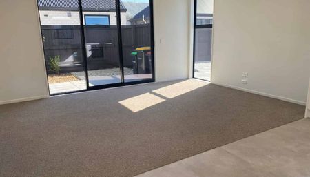 Pet Friendly 2 Bedroom Townhouse - Photo 5