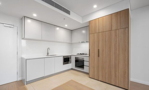 1746/9 Maple Tree Road, Westmead - Photo 1