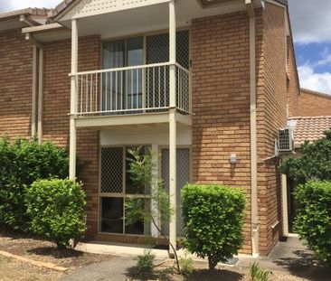 THREE BEDROOMS TOWNHOUSE WITH NEW AIR CONDITION - Photo 1