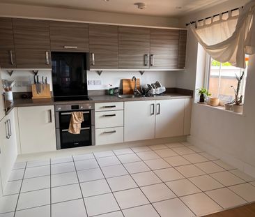 2 Bed Flat, Centenary Plaza, SO19 - Photo 3