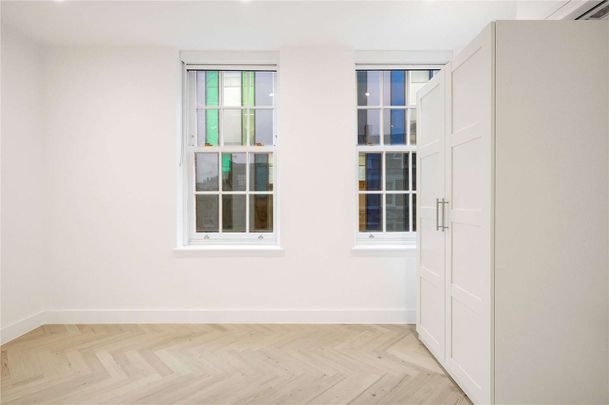 A newly refurbished second floor two bedroom flat with a separate study. - Photo 1