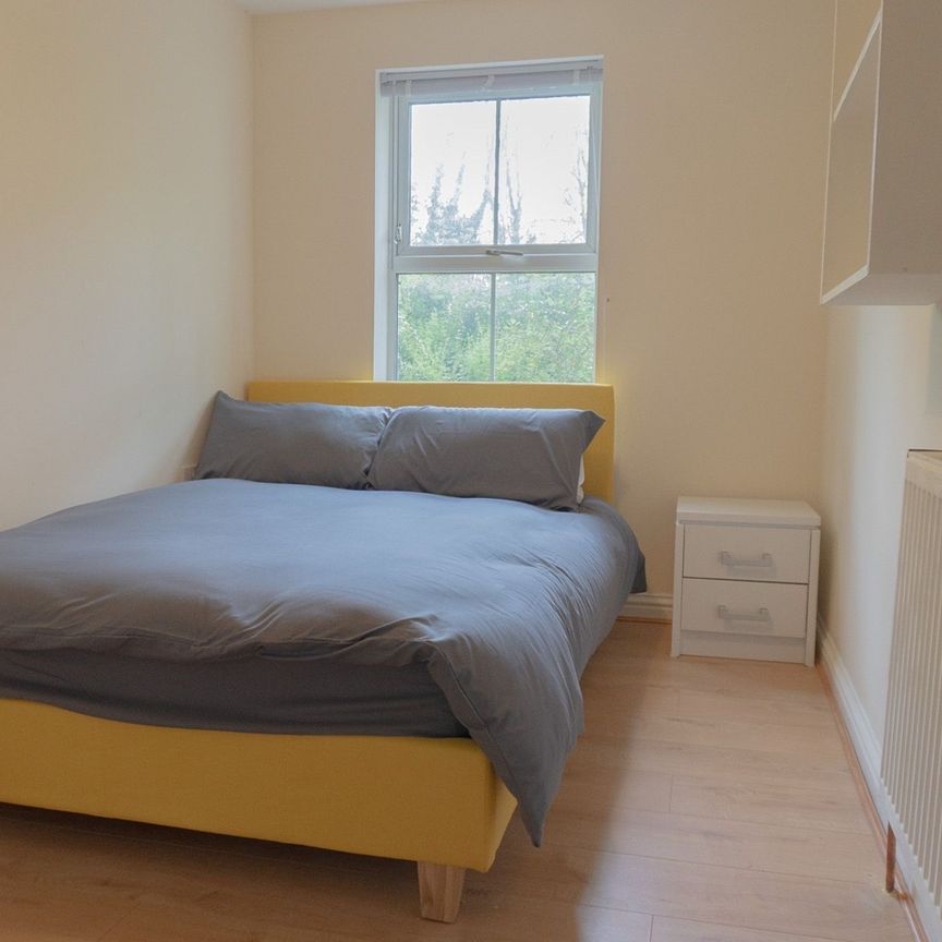 2 Bed Flat, Craven Street, SO14 - Photo 1