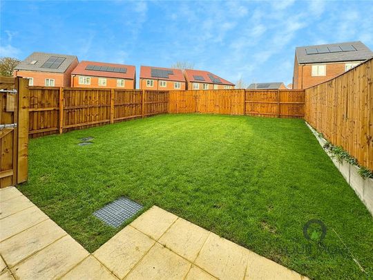 4 bedroom semi-detached house to rent - Photo 1