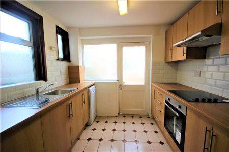 3 bedroom terraced house to rent - Photo 5