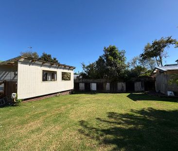 Family Home with large back yard on Mcleod - Photo 2