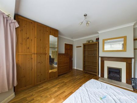 1 bedroom in a house share to rent - Photo 2