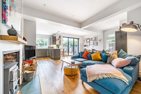 Ferndale Road, Woking, Surrey, GU21 - Photo 4