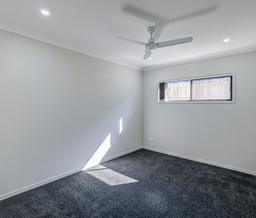 Large Modern Family Home! - Photo 5