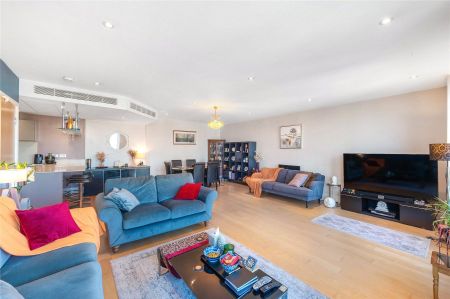 Ensign House, Juniper Drive, London, SW18 flat to rent - Photo 4