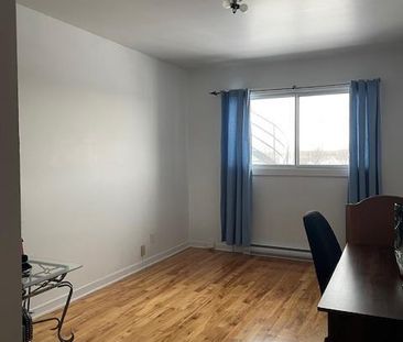 Magnifique grande appartement, 4 1/2, bien entretenue dans un quart... - Photo 2